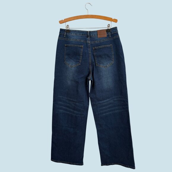 Straight Leg Jeans - Picture 2 of 5